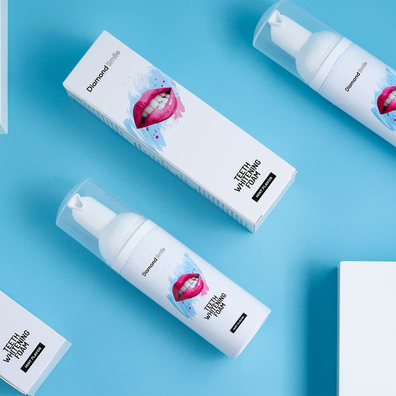 Diamond Smile tandblekningsskum och förpackning på en blå bakgrund