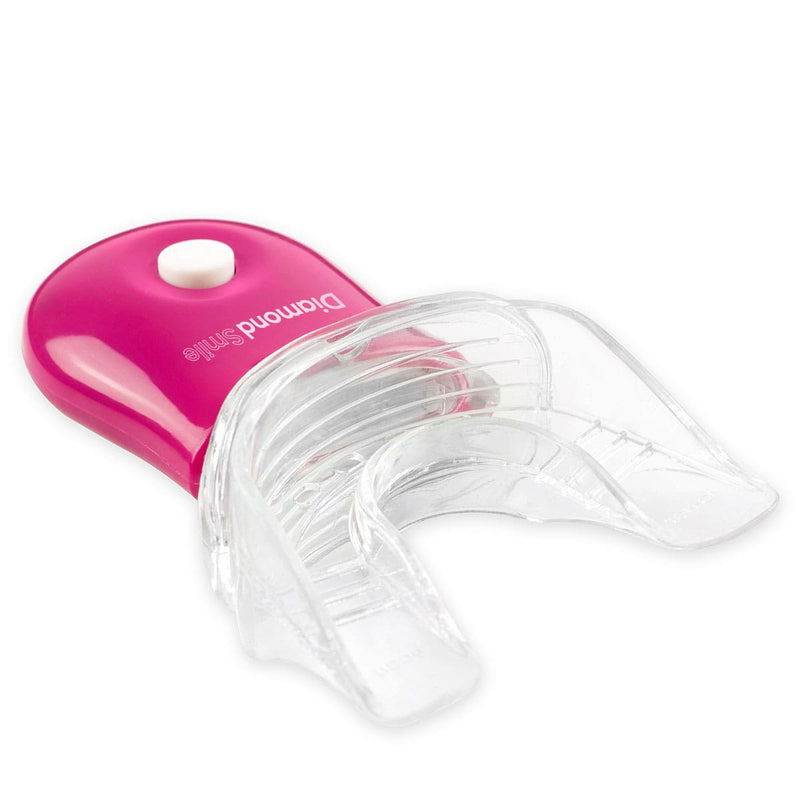 Ett tandblekningsmunstycke för att bleka tänderna hemma, munstycke mot en vit bakgrund